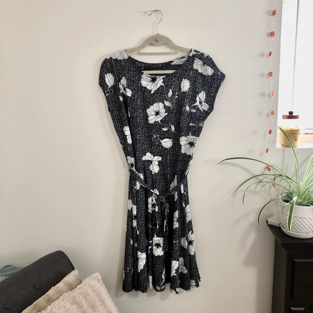 Mandy Evans Belted Dress - Picture 3 of 5